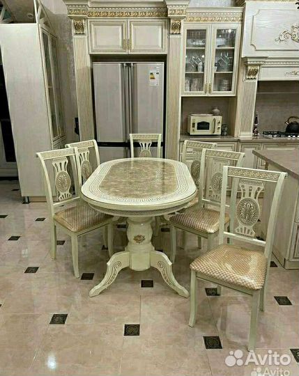 Стол и стулья