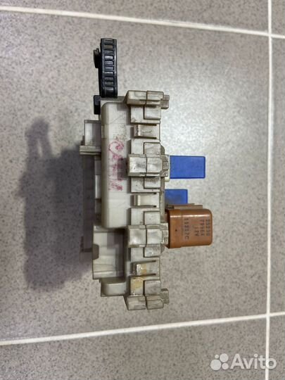 Блок предохранителей салона Nissan Sunny 2002