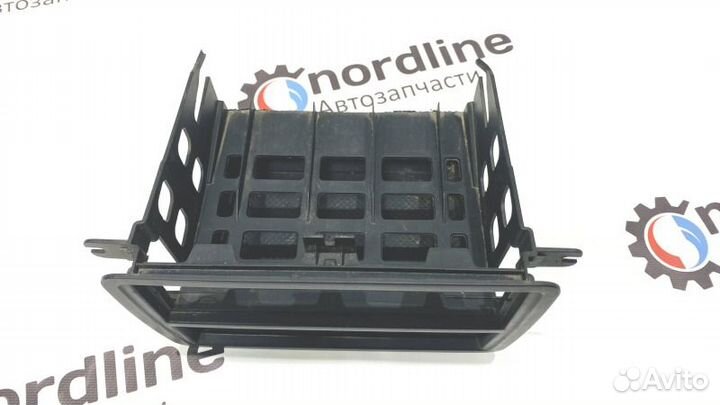 Рамка магнитолы Volkswagen Caddy 3 combi 1.6 BSE