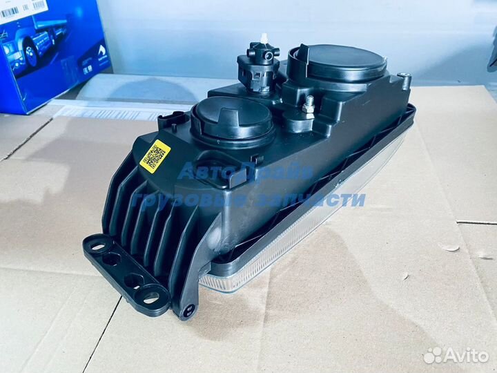 Фара Ивеко Стралис правая