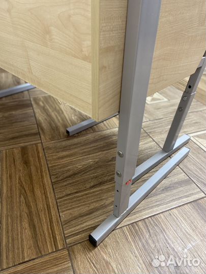 Детский письменный стол