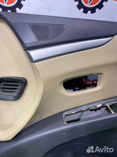 Обшивка двери Subaru Tribeca B9 WX8 EZ30D 2007