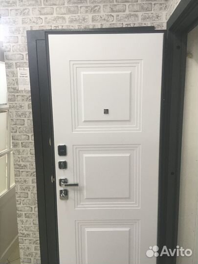 Дверь входная металлическая 