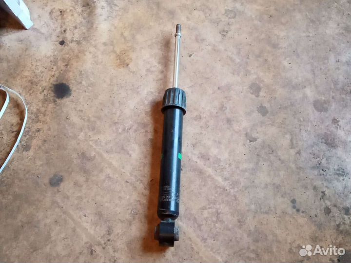 Амортизатор задний Toyota Camry V70