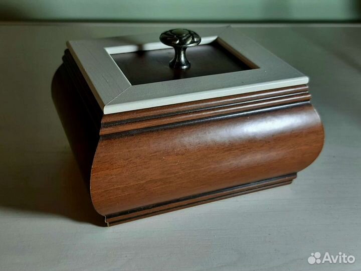 Небольшая шкатулка