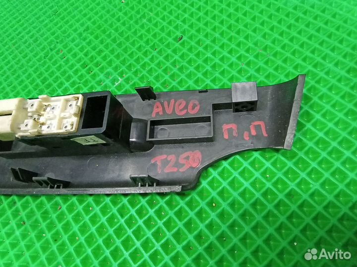 Кнопка стеклоподъемника Chevrolet Aveo 2006