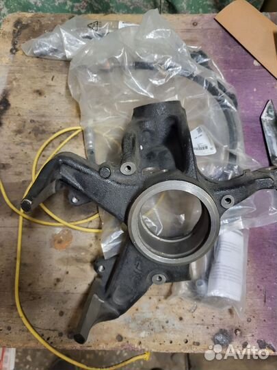 Поворотный кулак лев. Sollo ssva1832 (6Q0407255AC)