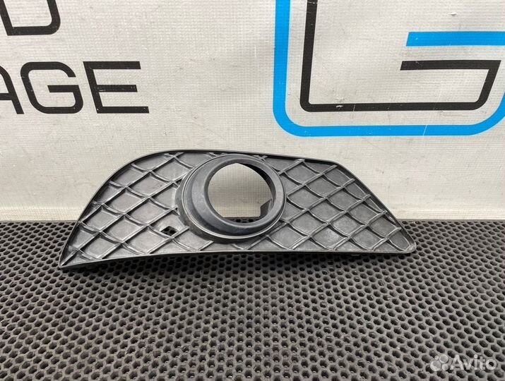 Решетка в бампер передняя правая Mercedes-Benz