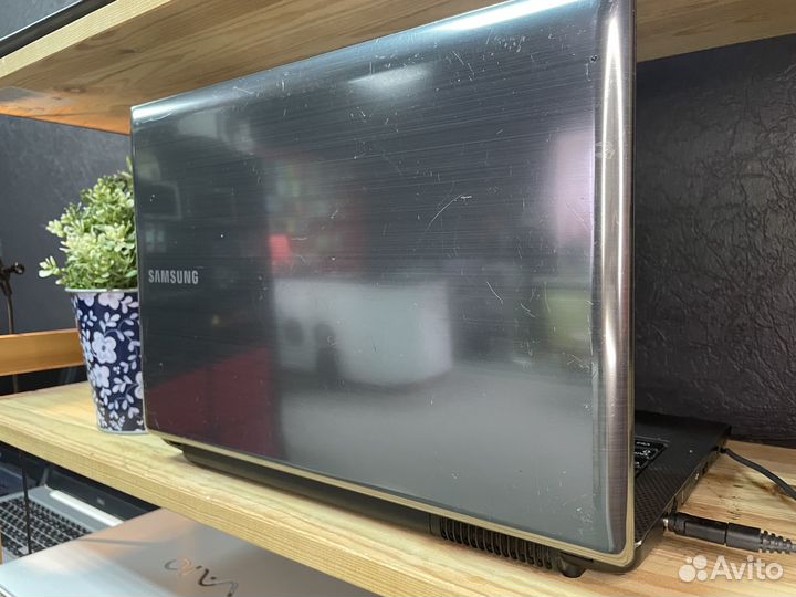 Ноутбук Samsung / 14