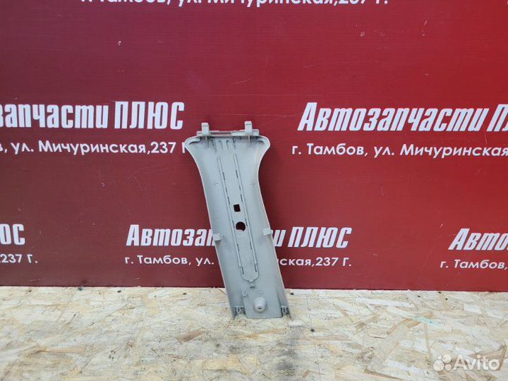 Обшивка средней стойки правая Renault Logan