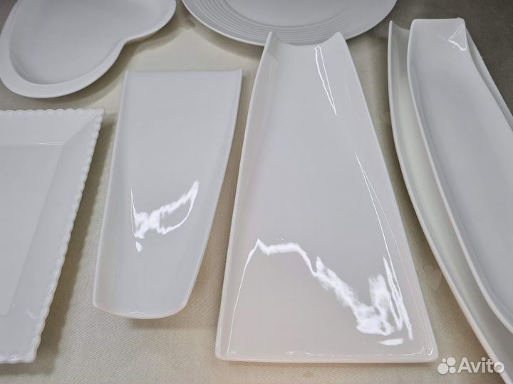 Блюда для сервировки белого цвета