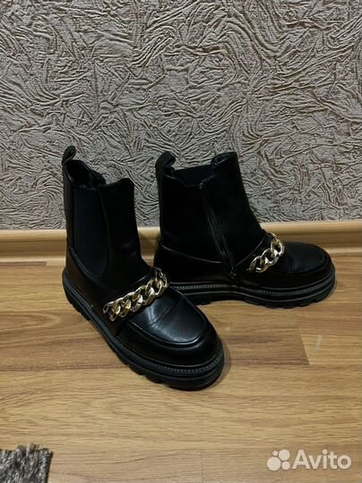 Женские ботинки