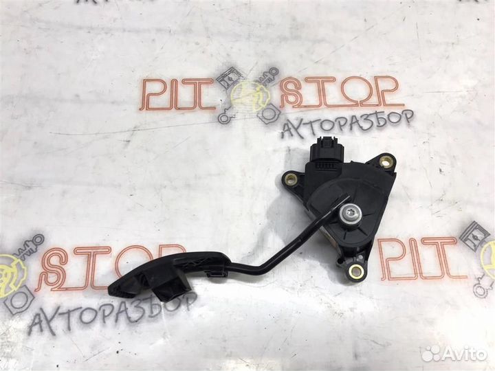 Педаль газа Nissan Qashqai (J10) 2006 - 2010