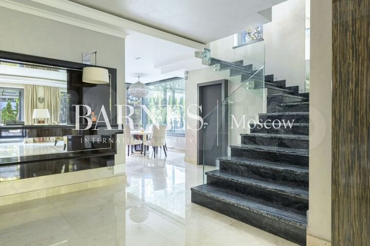 Коттедж 550 м² на участке 5 сот.