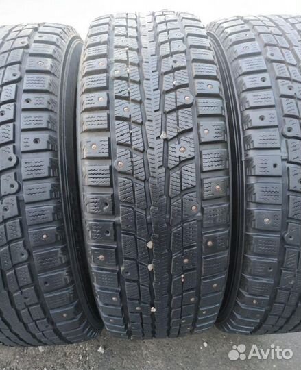 Dunlop SP Winter Ice 01 215/60 R17 116Z