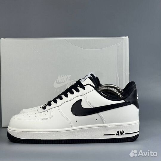 Кроссовки Nike Air Force 1 Черно-Белые с мехом