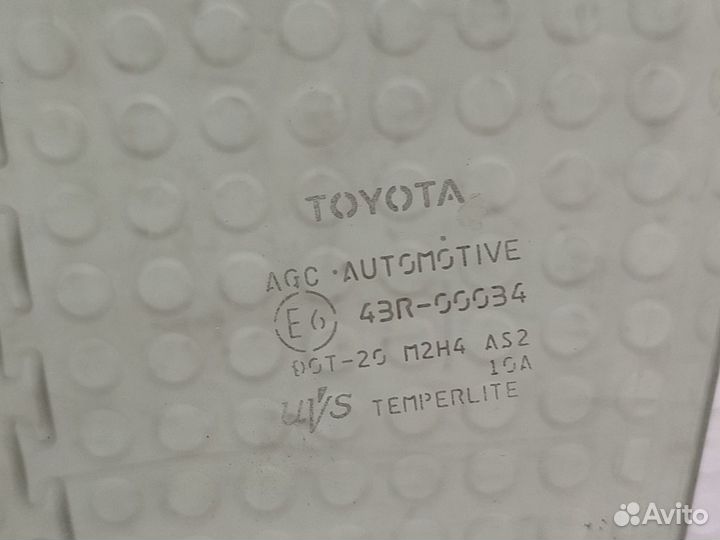 Стекло двери переднее правое Toyota Rav4 XA40