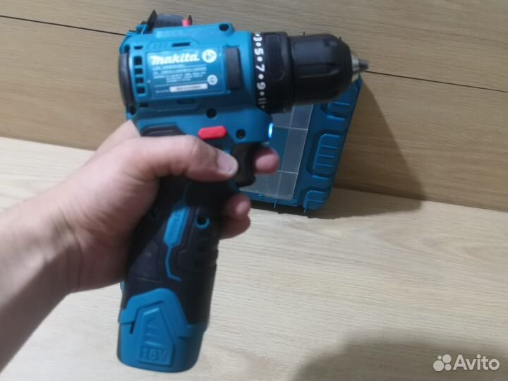 Бесщеточный шуруповерт makita 18В