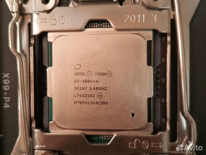 Материнская плата с процессором и памятью