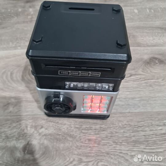 Игрушечный сейф