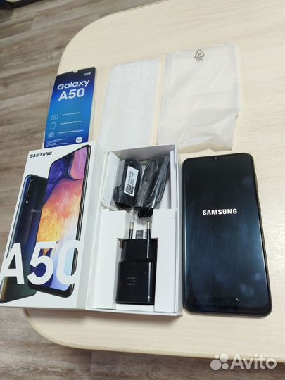 Samsung Galaxy A50, 4/64 ГБ