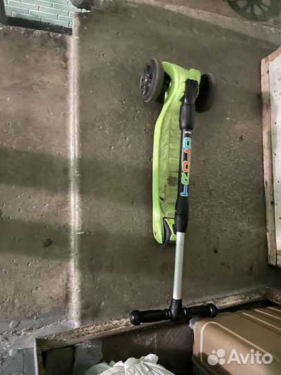 Самокат трехколесный