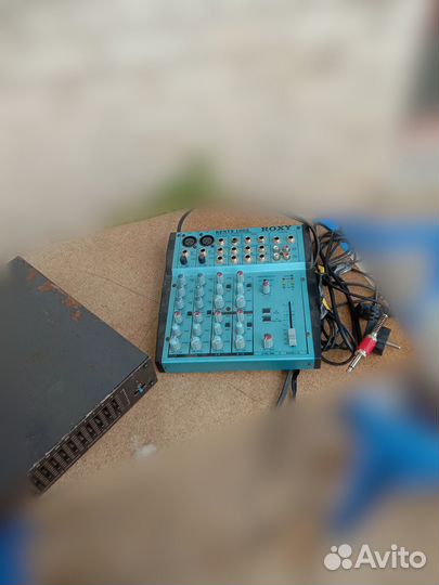 Звуковое оборудование мощный усилитель с колонками