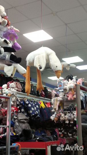 Большой плюшевый гусь