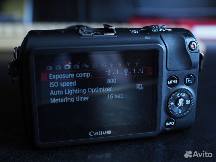 Canon EOS M + 18-55mm kit