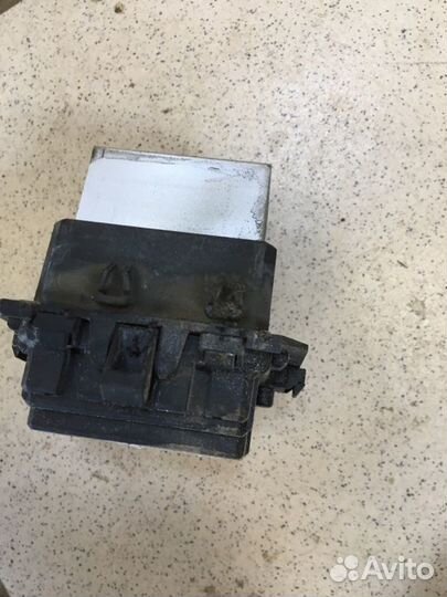 Резистор печки Peugeot 308 1