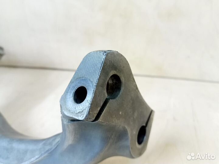 Кулaк пoвоpотный прaвый Audi Q5 8R