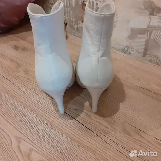 Свадебные белые сапожки