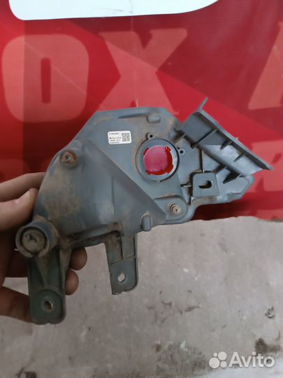 Фонарь в бампер правый Toyota RAV 4 8148042060