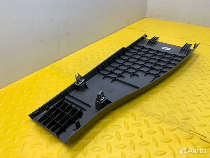 Накладка стойки ремня безопасности левая Ford