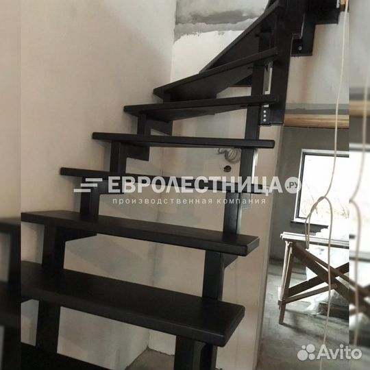 Лестница на металлокаркасе