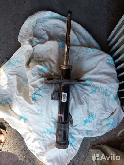 Передние стойки на toyota prius