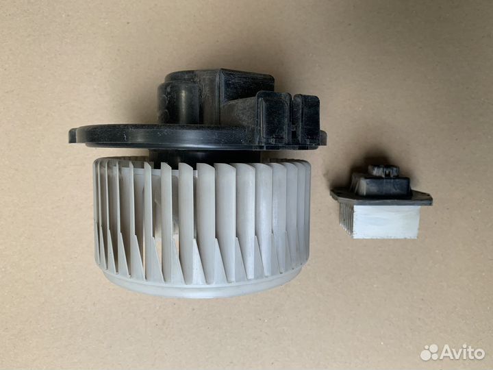 Моторчик отопителя б/у Тойота Прадо 120 Prado 120
