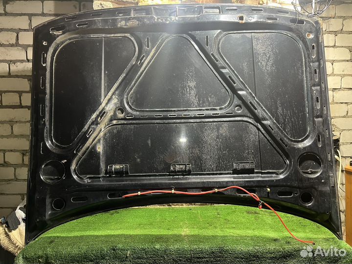 Капот Volkswagen Passat B3