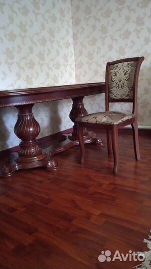 Стол обеденный и стулья