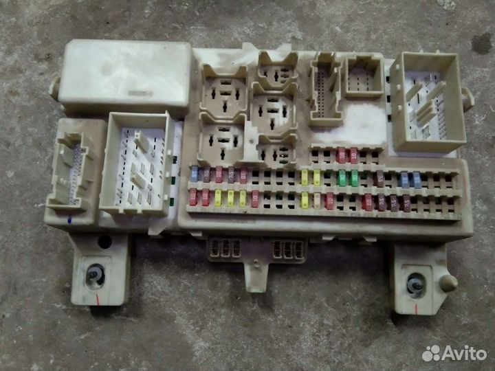 Блок предохранителей в салон Мазда 3 BK