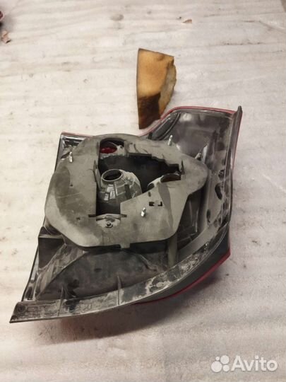 Фонарь левый Corolla 120 хетч Koito 13-87