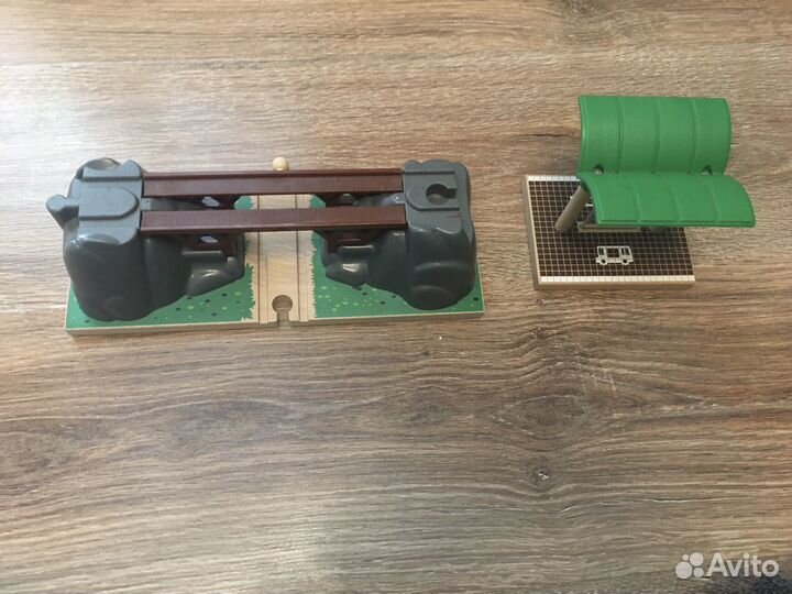 Мост и остановка brio деревянная железная дорога