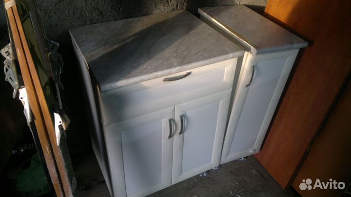 Нижние шкафы кухонного гарнитура белые на 60 и 30