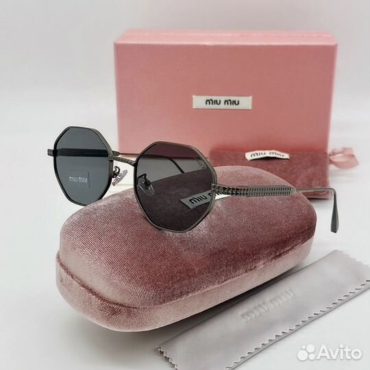 Солнцезащитные очки Miu Miu