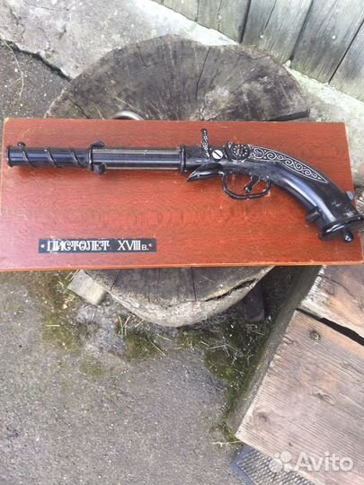 Муляж пистолета 18 века