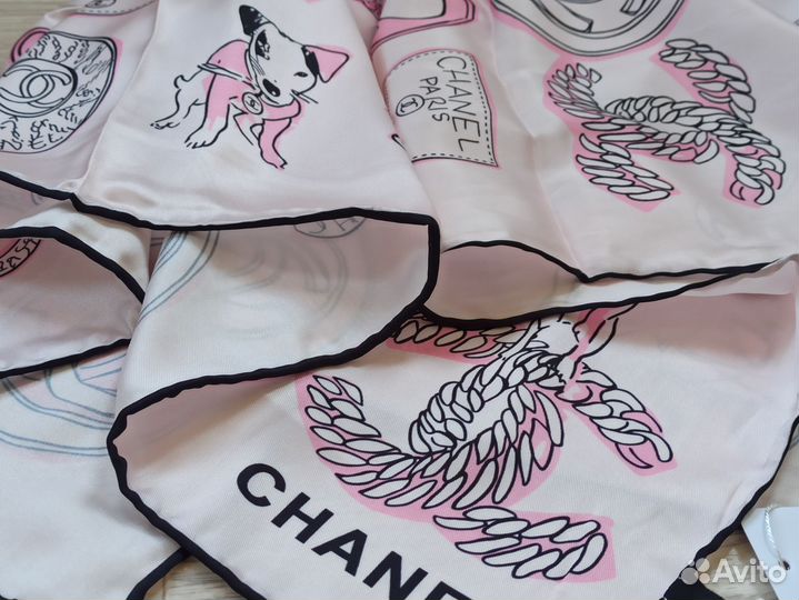 Розовый платок Chanel ручной край