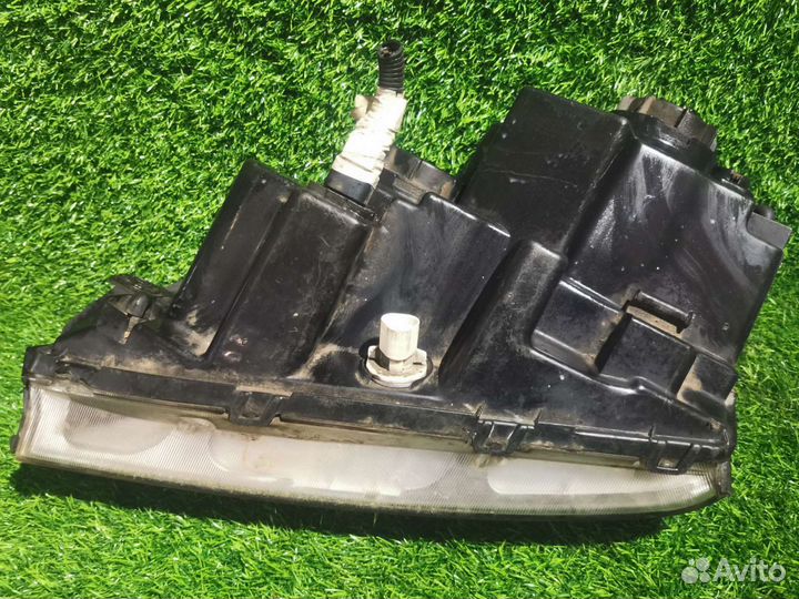 Фара правая Киа Соренто 1