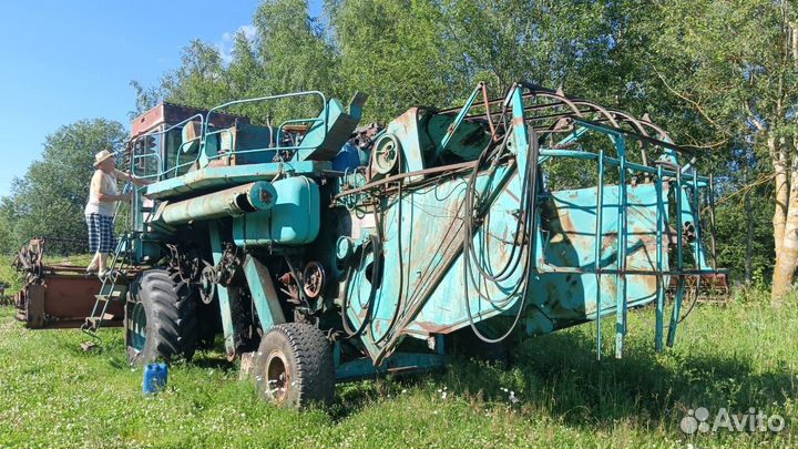 Зерновой комбайн Енисей