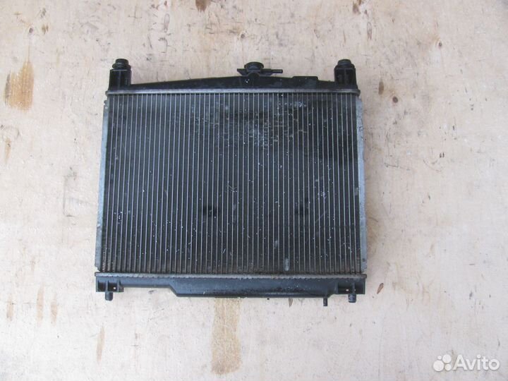 Радиатор двигателя Toyota Yaris Vitz SCP10