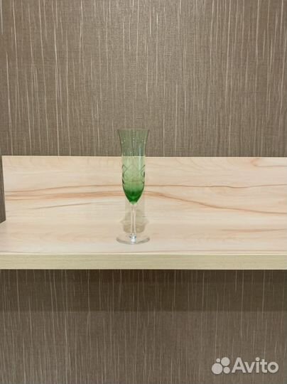 Старинный фужер цветное стекло,резьба